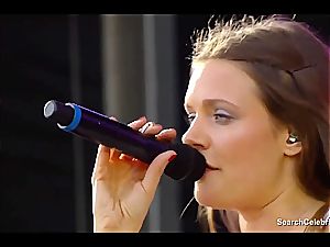 Tove Lo demonstrates off her good milk cans to the crowd